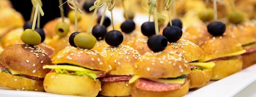 Les cocktails dînatoires sont-ils en train de remplacer les repas assis ?