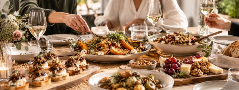 Quand le repas devient un moment de partage : pourquoi les formats conviviaux séduisent les événements