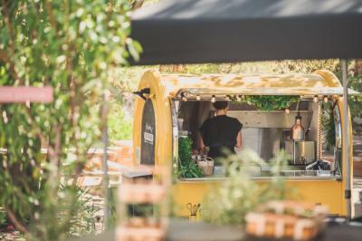 Traiteur Ben’s Traiteur By Original Food Truck Mania 06