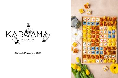 Plateau coloré de bouchées végétariennes variées disposées sur une table avec des tulipes jaunes et des fleurs blanches.